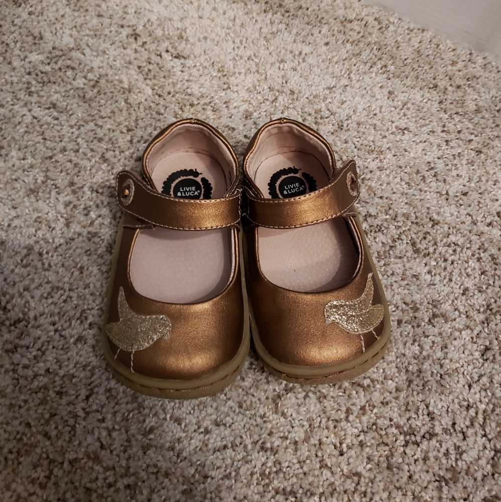 Livie and Luca toddler shoes size 6